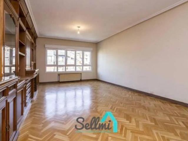 Piso en venta en Llamaquique, Oviedo