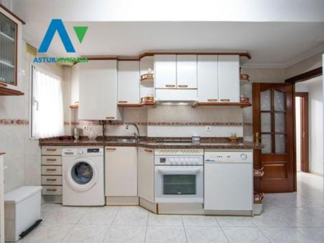 Piso en venta en El Milán, Oviedo