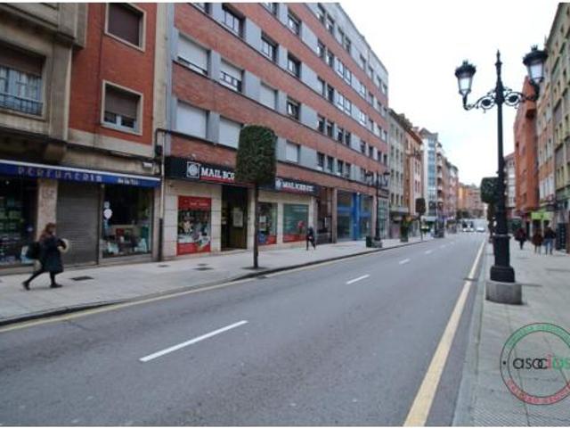 Piso en venta en El Milán, Oviedo