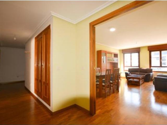 Piso en venta en El Milán, Oviedo