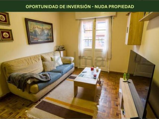 Piso en venta en El Milán, Oviedo