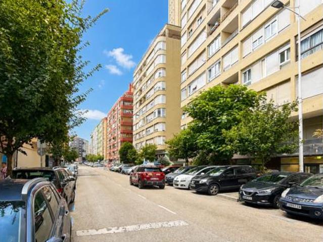 Piso en venta en Perines, Santander