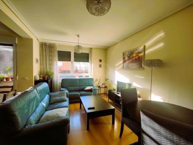 Piso en venta en Santovenia De Pisuerga, Castilla y León
