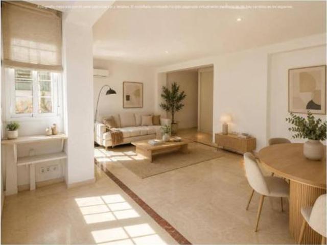 Piso en venta en Los Remedios, Sevilla