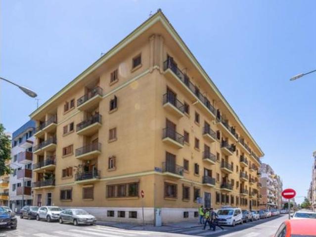 Piso en venta en Los Remedios, Sevilla