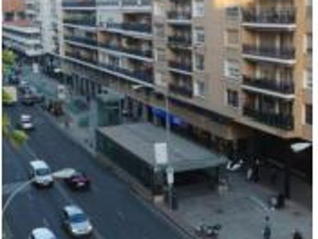 Piso en venta en Los Remedios, Sevilla
