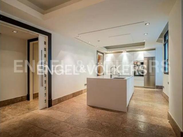 Piso en venta en Los Remedios, Sevilla