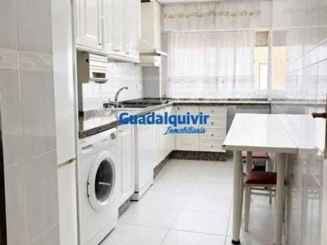 Piso en venta en La Buhaira, Sevilla