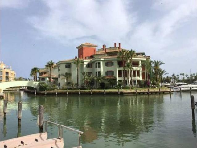 Piso en venta en San Roque, Puerto Sotogrande