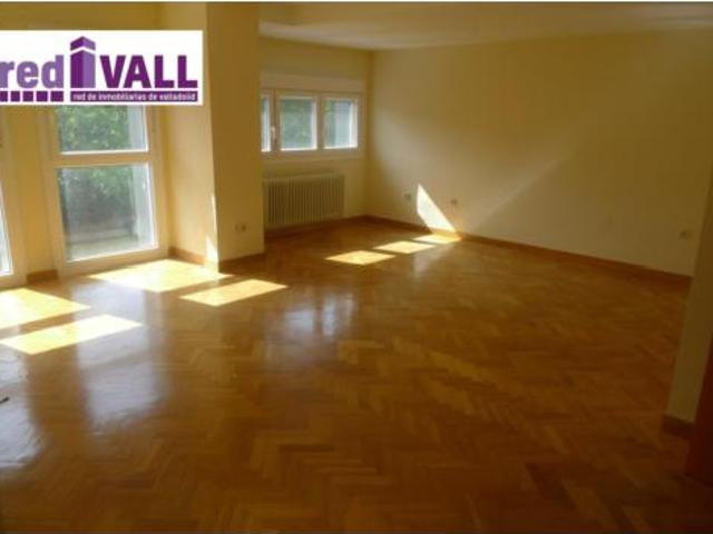 Piso en venta en Huerta del Rey, Valladolid