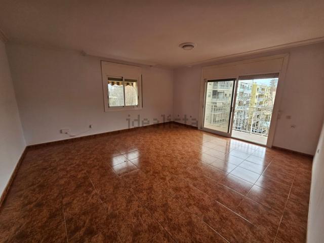 Piso en venta en Plaça de la Sardana, Garraf