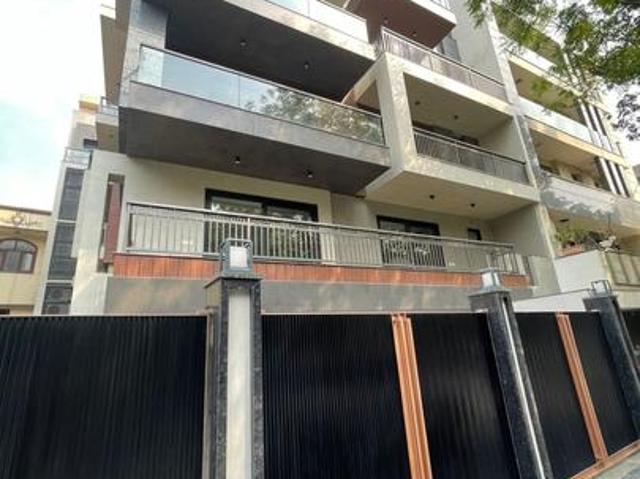 Flat for sale in North West Delhi, Deri