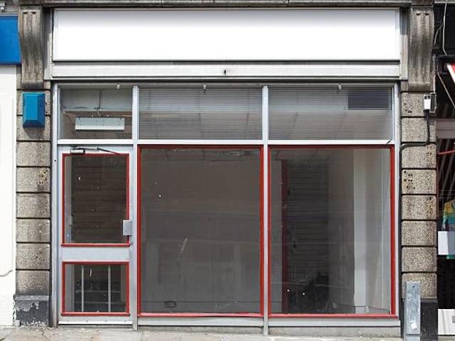 Commercial for sale in Deri