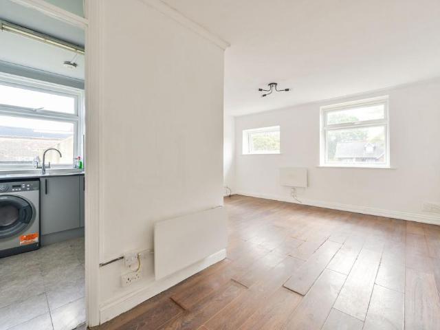 Apartment for rent in Brentham Garden Suburb, Greater London