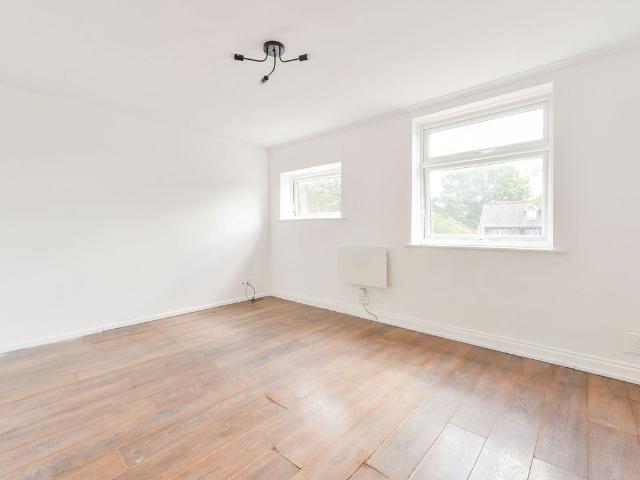 Apartment for rent in Brentham Garden Suburb, Greater London