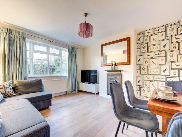 Apartment for rent in Brentham Garden Suburb, Greater London
