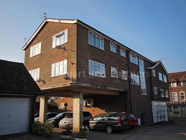 Apartment for rent in Perryfields, West Sussex