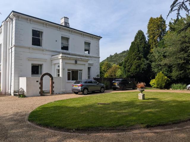 House for rent in Pachesham Park, Surrey