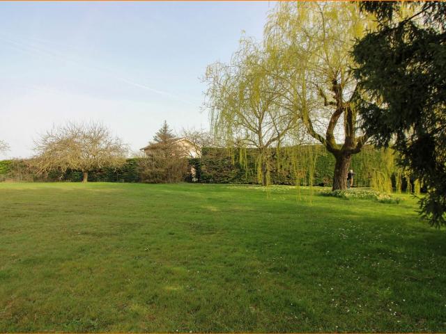 Terrain vente à Bourg-en-Bresse, Pizay