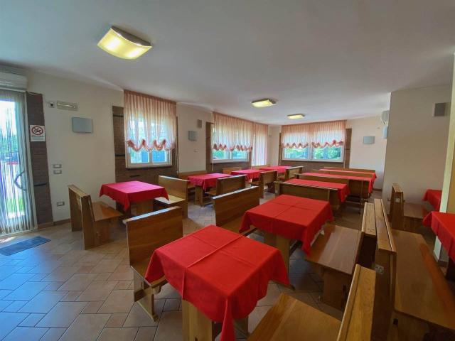 Locale Commerciale in affitto a Bagnoli Di Sopra, Veneto