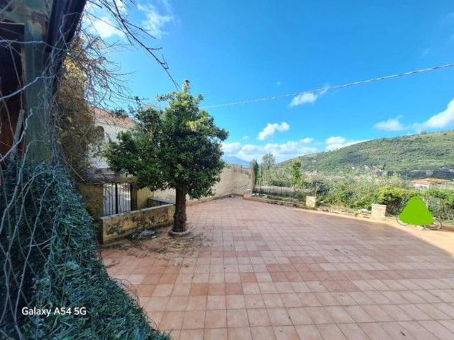 Locale Commerciale in affitto a Caprile, Gragnano