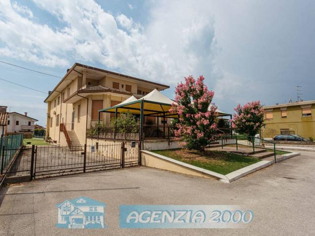 Locale Commerciale in vendita a Agna, Veneto