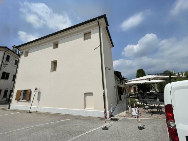 Locale Commerciale in vendita a Fonte, Asolo