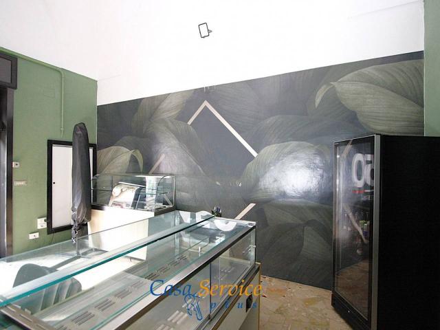 Locale Commerciale in vendita a Puglia, Lecce