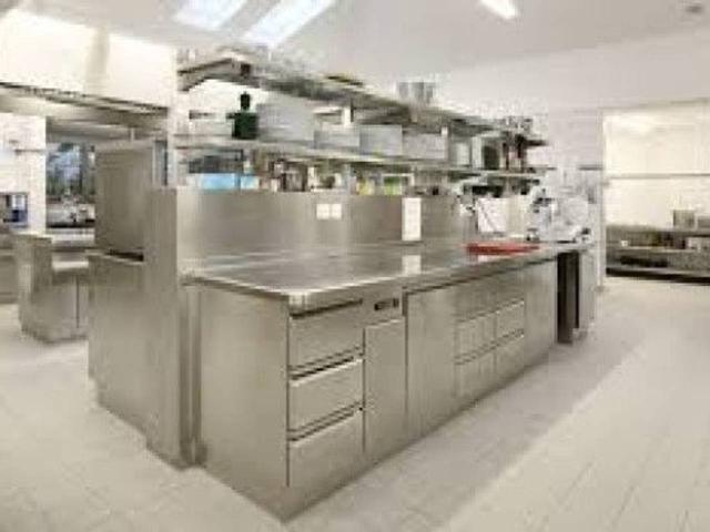 Locale Commerciale in vendita a Tempagnano di Lunata, Bagni Di Lucca Ponte