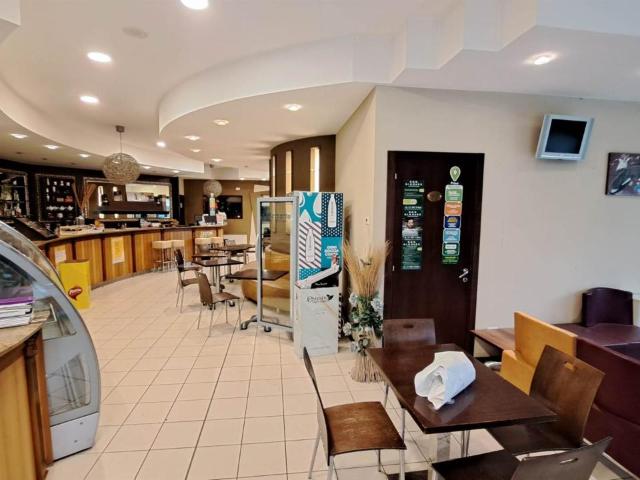 Locale Commerciale in affitto a Marche, Ancona