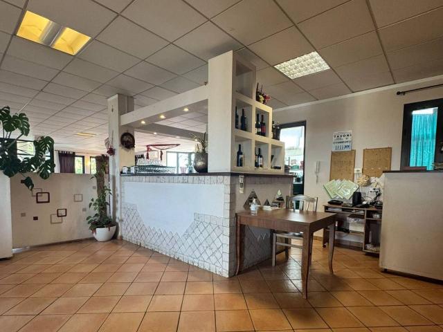 Locale Commerciale in vendita a Baddimanna, Cala Di Volpe