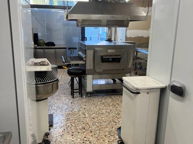 Locale Commerciale in vendita a Ovest, Brenzone