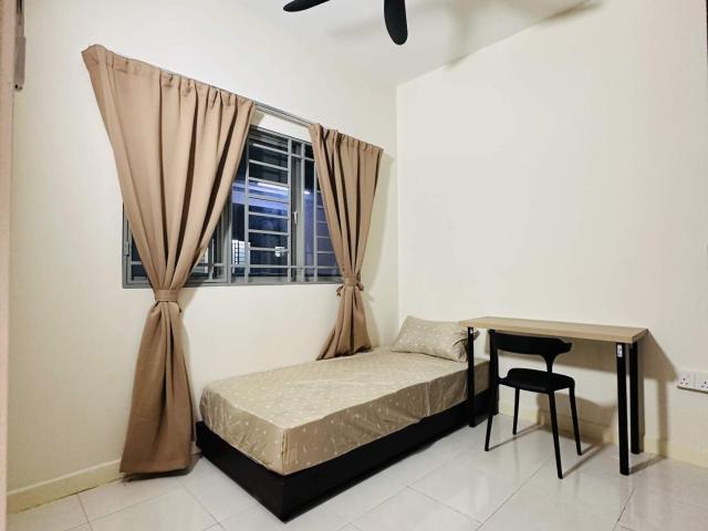 Room for rent in Petaling, Damansara Damai