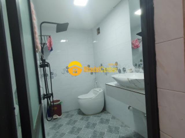 Nhà mặt phố bán
