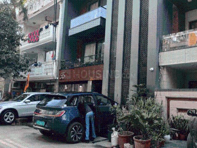 Flat for sale in North West Delhi, Deri