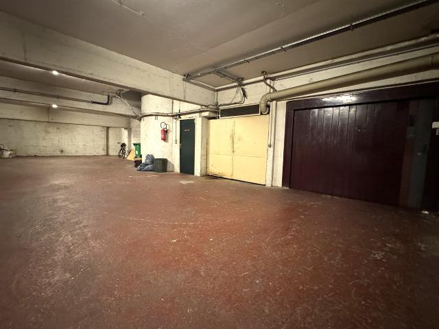 Garage vente à Paris, Île-de-France