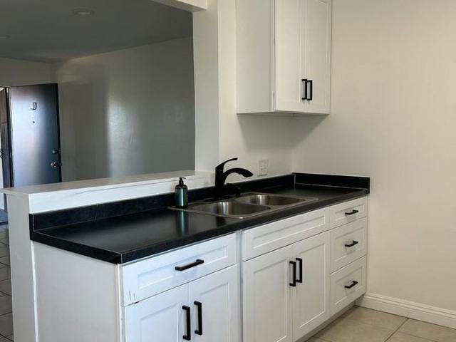 Apartment for rent in Costa Mesa, California