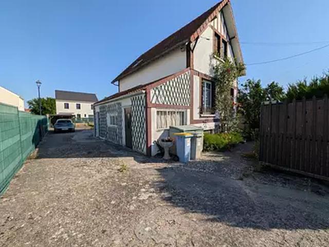 Maison vente à Versailles, Plaisir