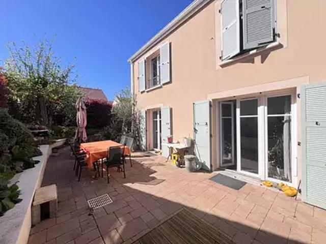 Maison vente à Versailles, Plaisir