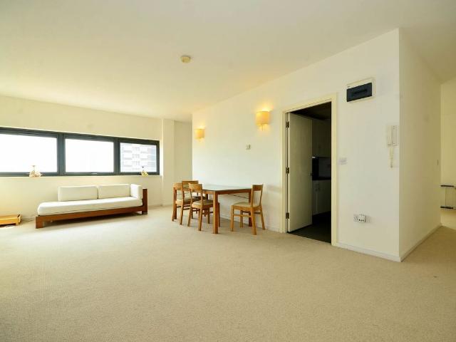 Apartment for rent in London Borough of Newham, Greater London