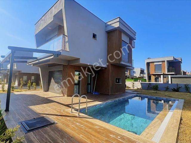 Kuşadasi, Aydin içerisinde satılık Villa
