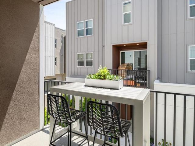 Townhouse for sale in Alameda, California