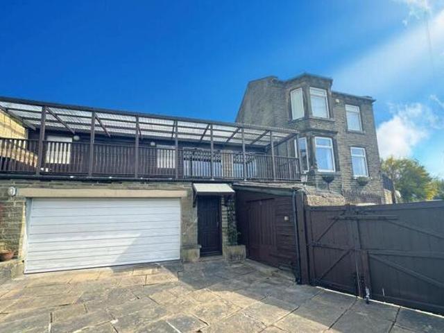 House for sale in Halifax, Calderdale