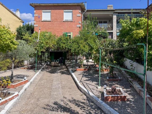 Piso en venta en La Adrada