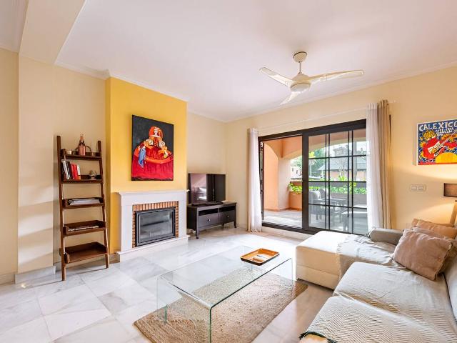 Piso en venta en Barriada Islas Canarias, Costa del Sol Occidental