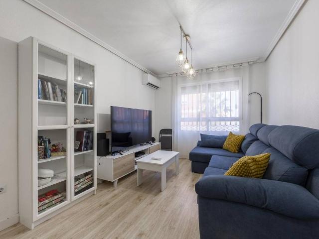 Piso en venta en Almedina, Almería