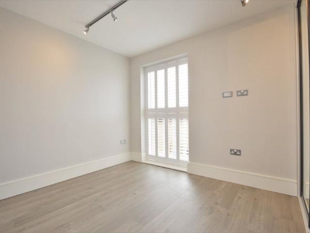 Apartment for rent in London Borough of Lewisham, Cat Hill