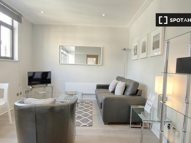 Apartment for rent in Aldgate, Greater London