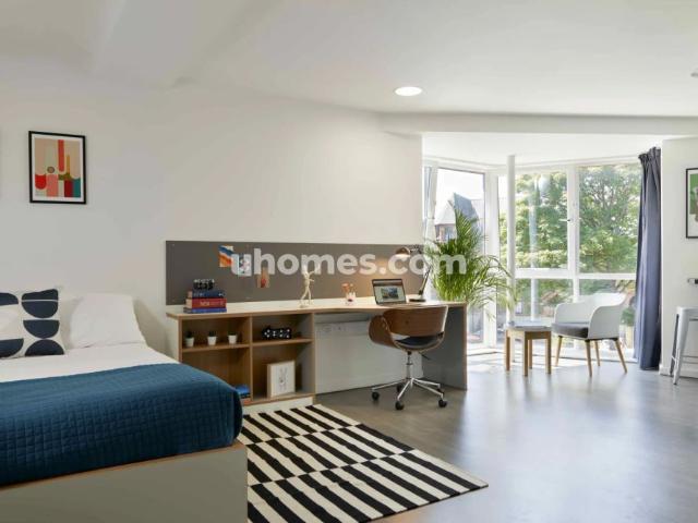 Studio for rent in Hyde Park, West Yorkshire