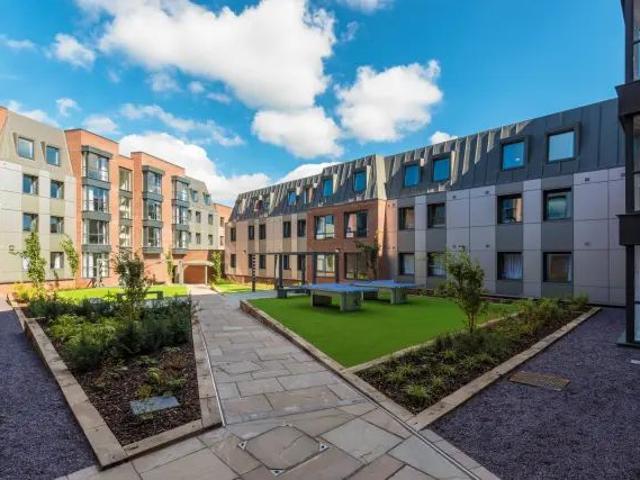 Studio for rent in Hyde Park, West Yorkshire